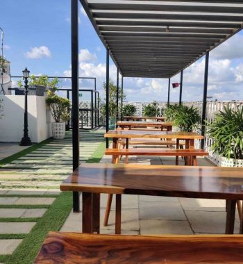 Mass Image Compressor Compressed this image. https://sourceforge.net/projects/icompress/